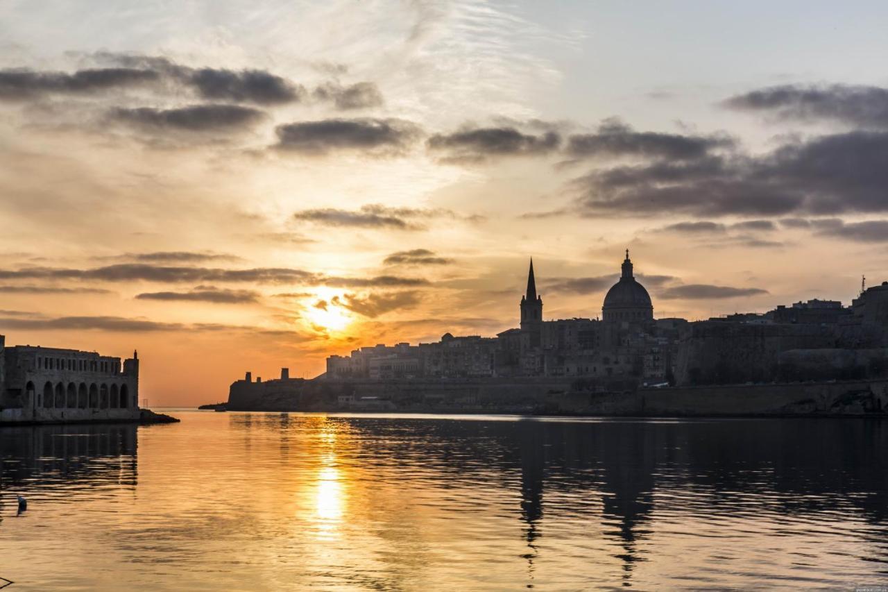 Marvellous Apartment With Valletta And Harbour Views Sliema Luaran gambar